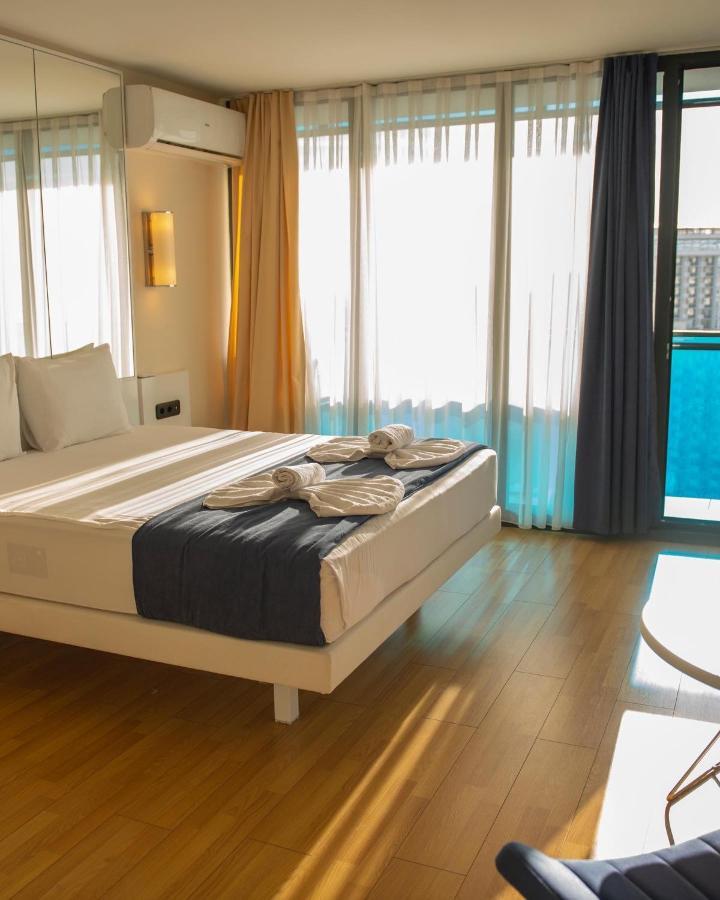 Orbi City Aparthotel Black Sea View Batumi Esterno foto
